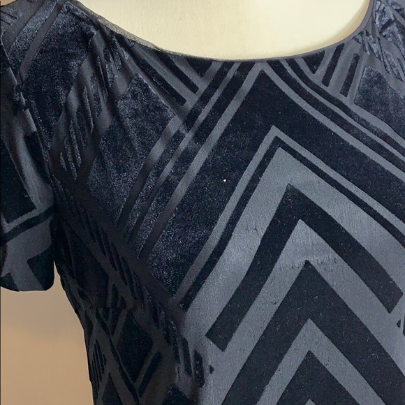4/$20 🍊WHBM velvet black geometric shift dress XS - Picture 6 of 8